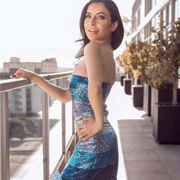 Brand new two piece revolve set - Picture 3 of 4